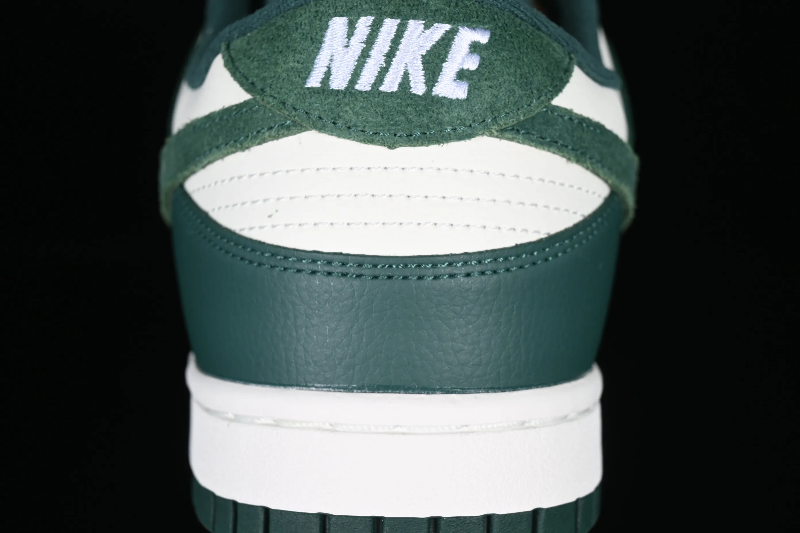 All Categories Nk SB Dunk Series Nk SB Dunk Low Low-top sneakers Nk Dunk Low SE "Noble Green" Classic Brazilian color SB low-top sports and leisure sneakers FD0350-133